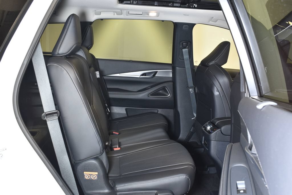 Certified 2026 INFINITI QX60 Luxe w/ Family Package AWD/4WD image 32