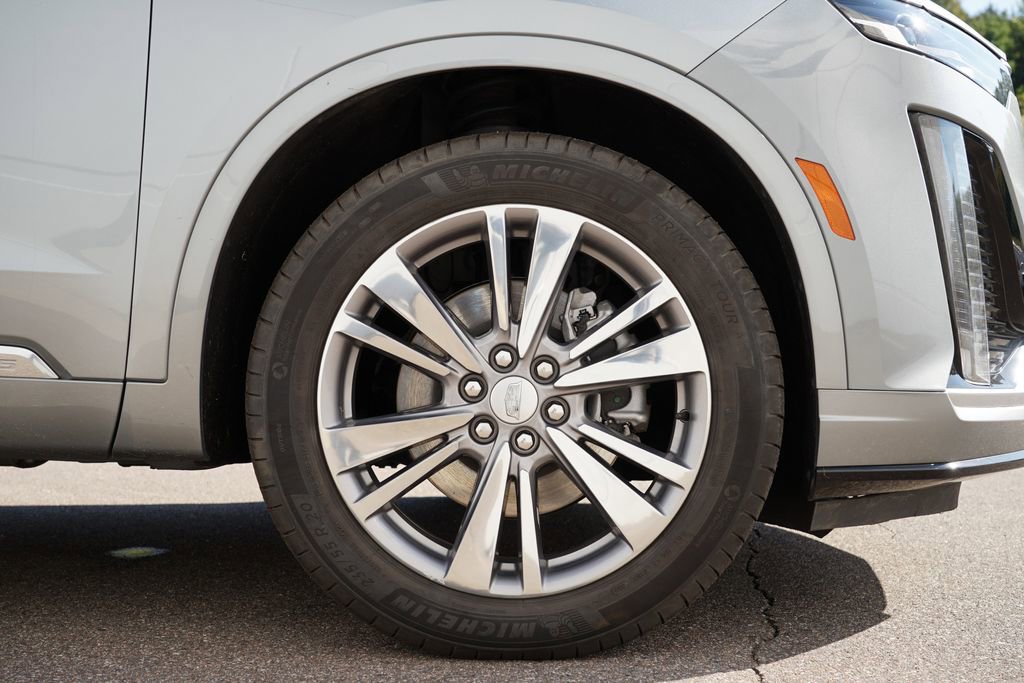 Used 2025 Cadillac XT6 Premium Luxury image 40