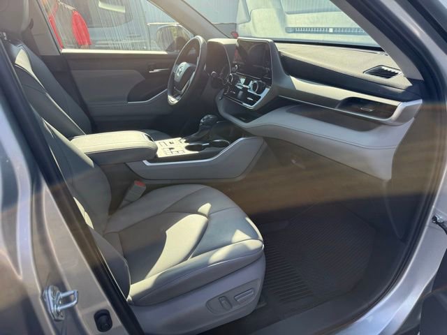 Used 2023 Toyota Highlander XLE image 29