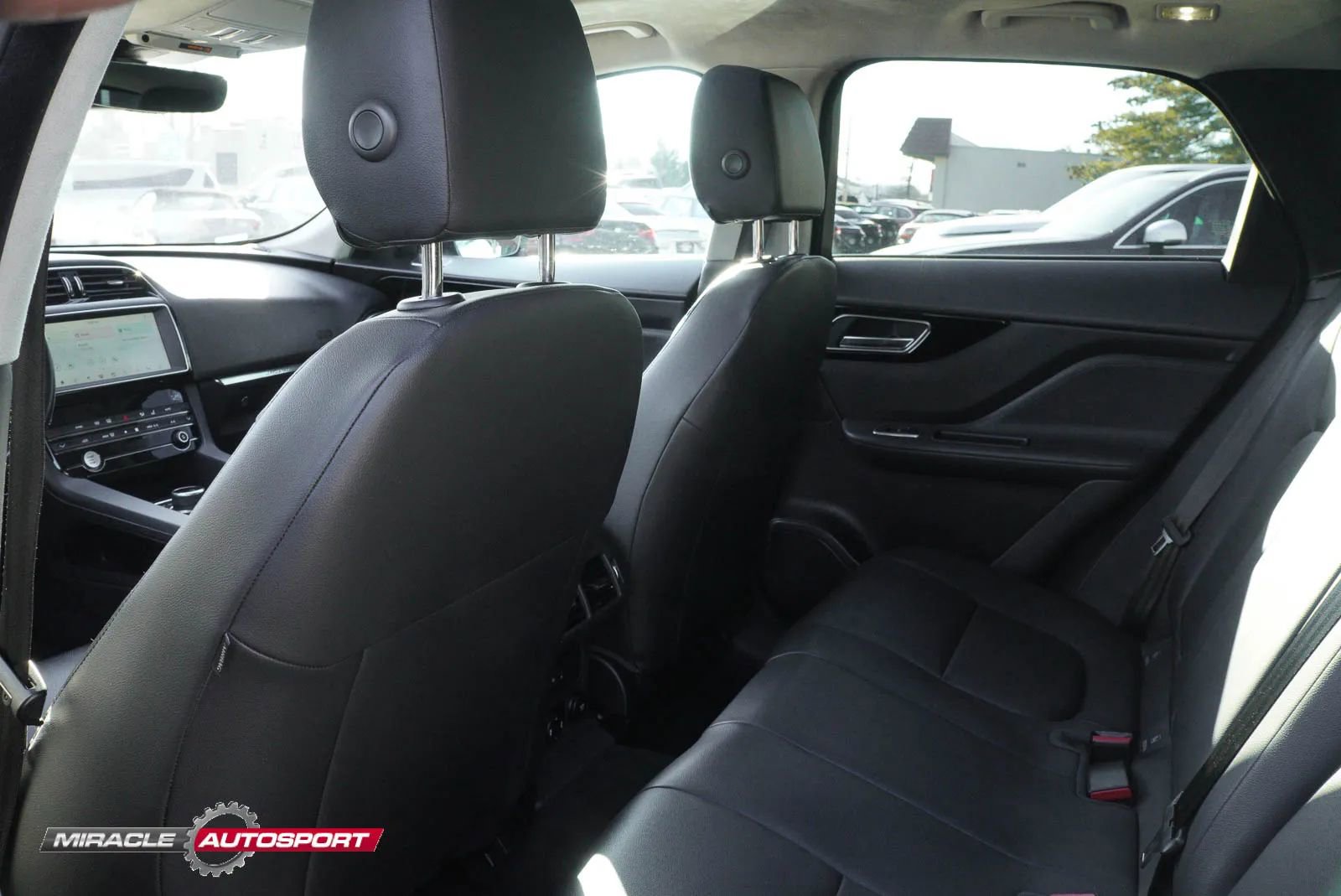 Used 2019 Jaguar F-PACE Premium image 27