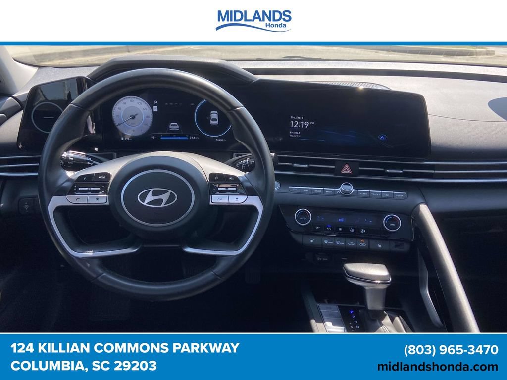 Used 2025 Hyundai Elantra Limited FWD image 12