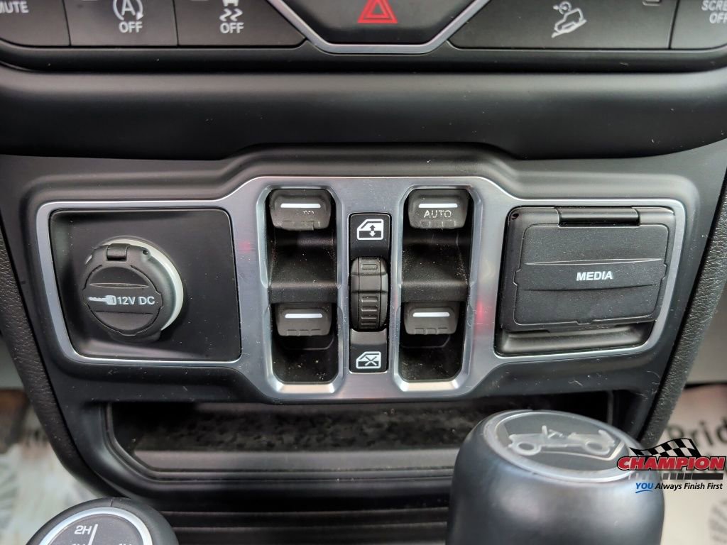 Used 2018 Jeep Wrangler Unlimited Sahara image 21