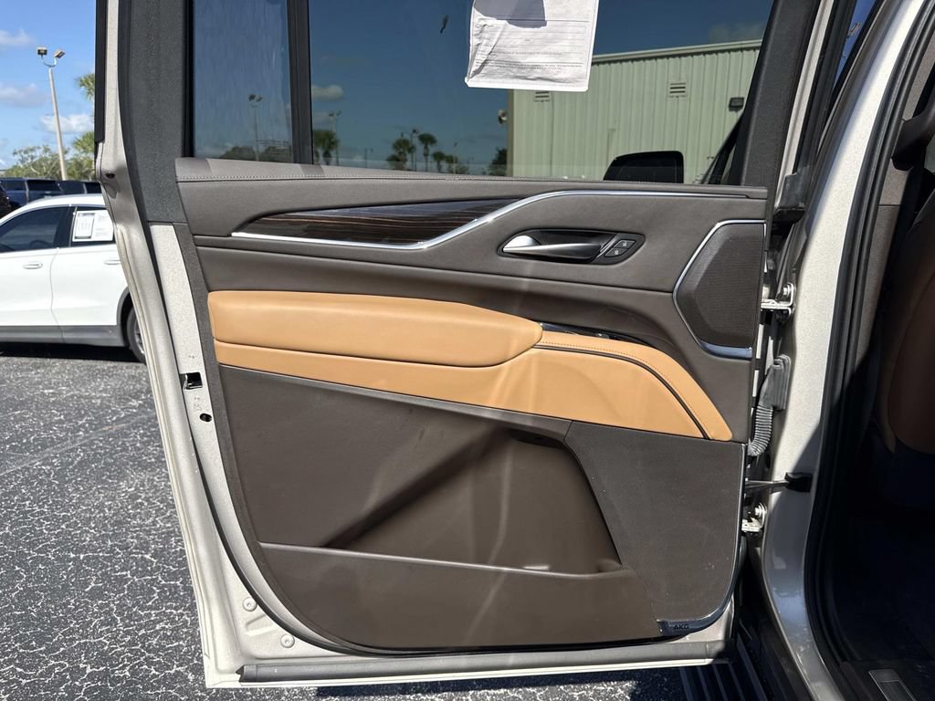 Used 2024 Cadillac Escalade ESV Sport w/ LPO, ONYX Package AWD/4WD image 13