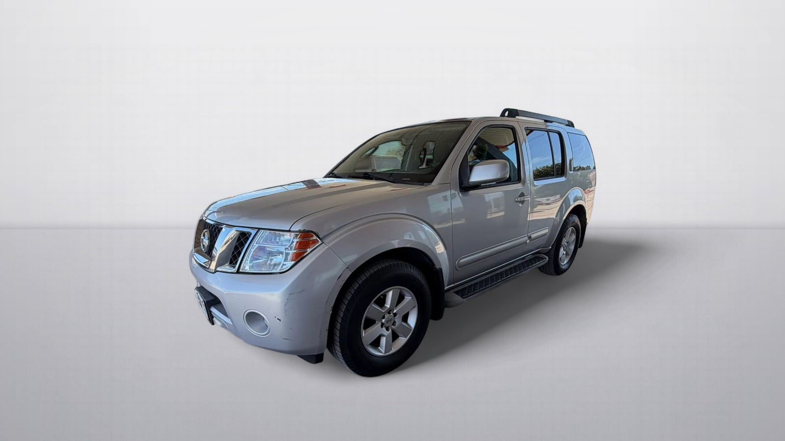 Used 2011 Nissan Pathfinder SV RWD image 1