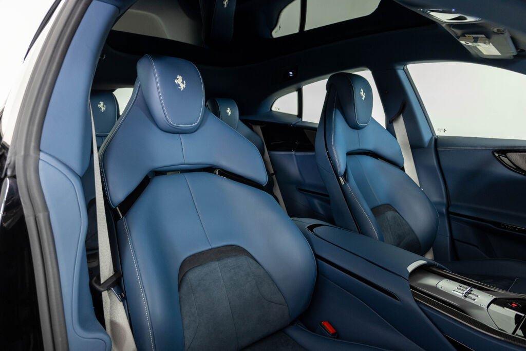 Certified 2025 Ferrari Purosangue AWD/4WD image 39
