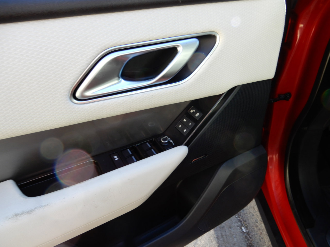 Used 2019 Land Rover Range Rover Velar S image 27