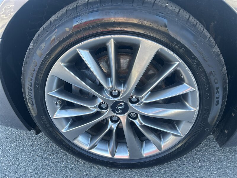 Used 2018 INFINITI Q50 Luxe w/ Essential Package (3.0T Luxe) AWD/4WD image 7