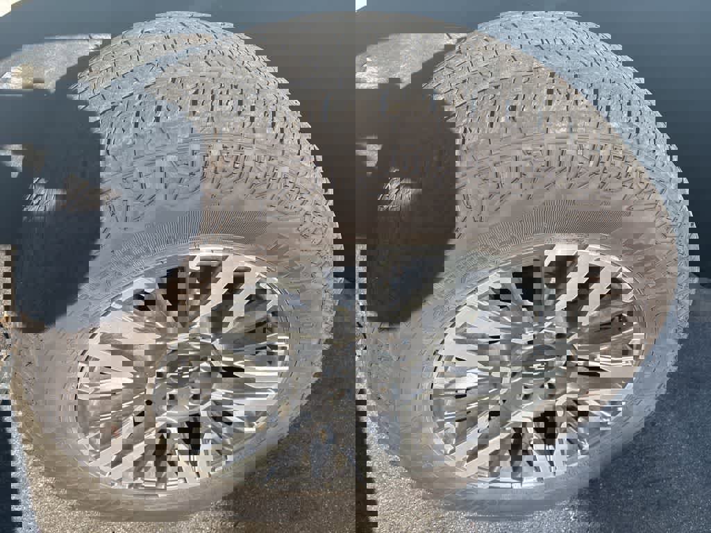 Used 2025 Chevrolet Suburban Z71 image 4