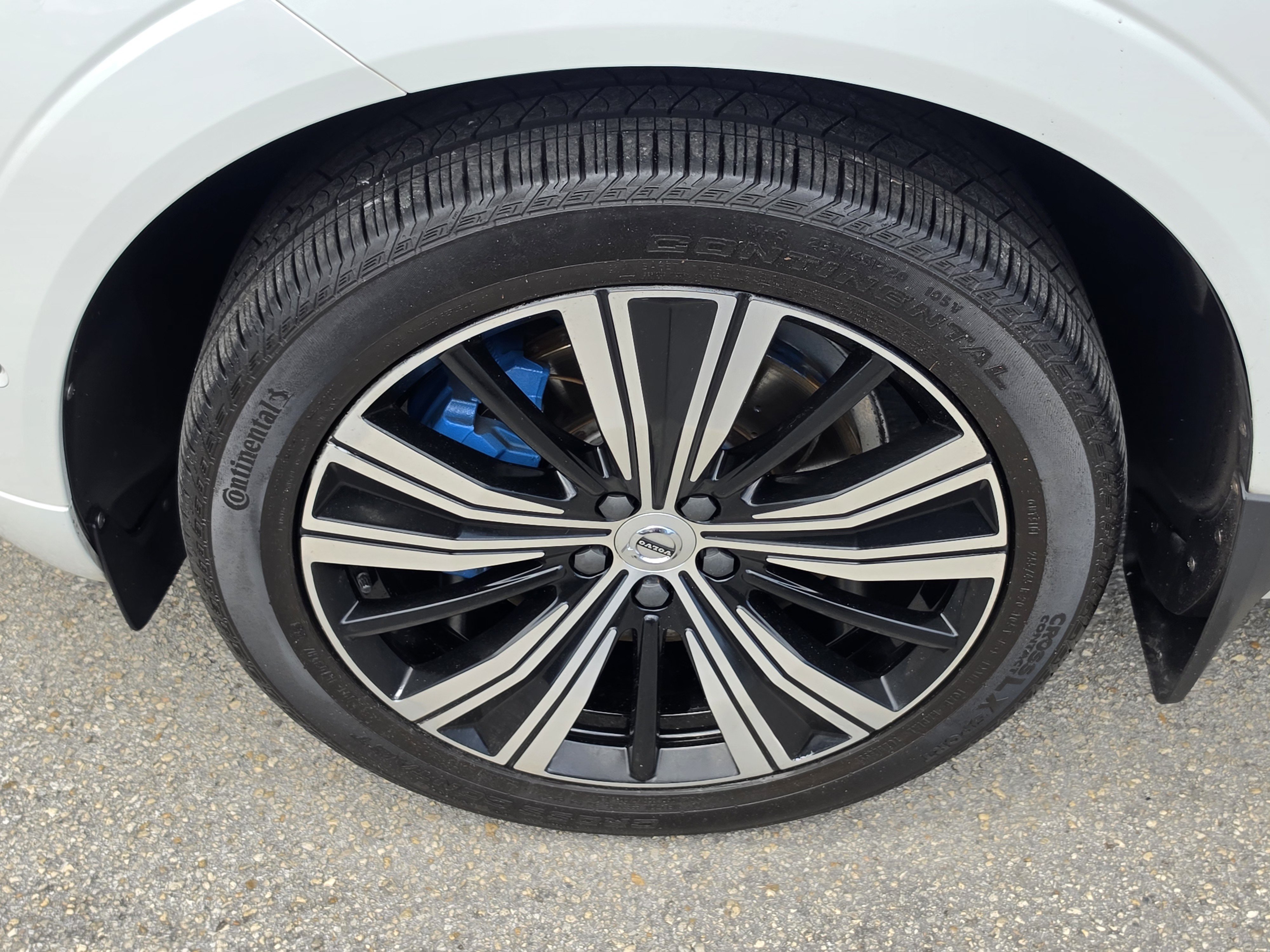 Used 2018 Volvo XC60 T6 Momentum w/ Advanced Package AWD/4WD image 19