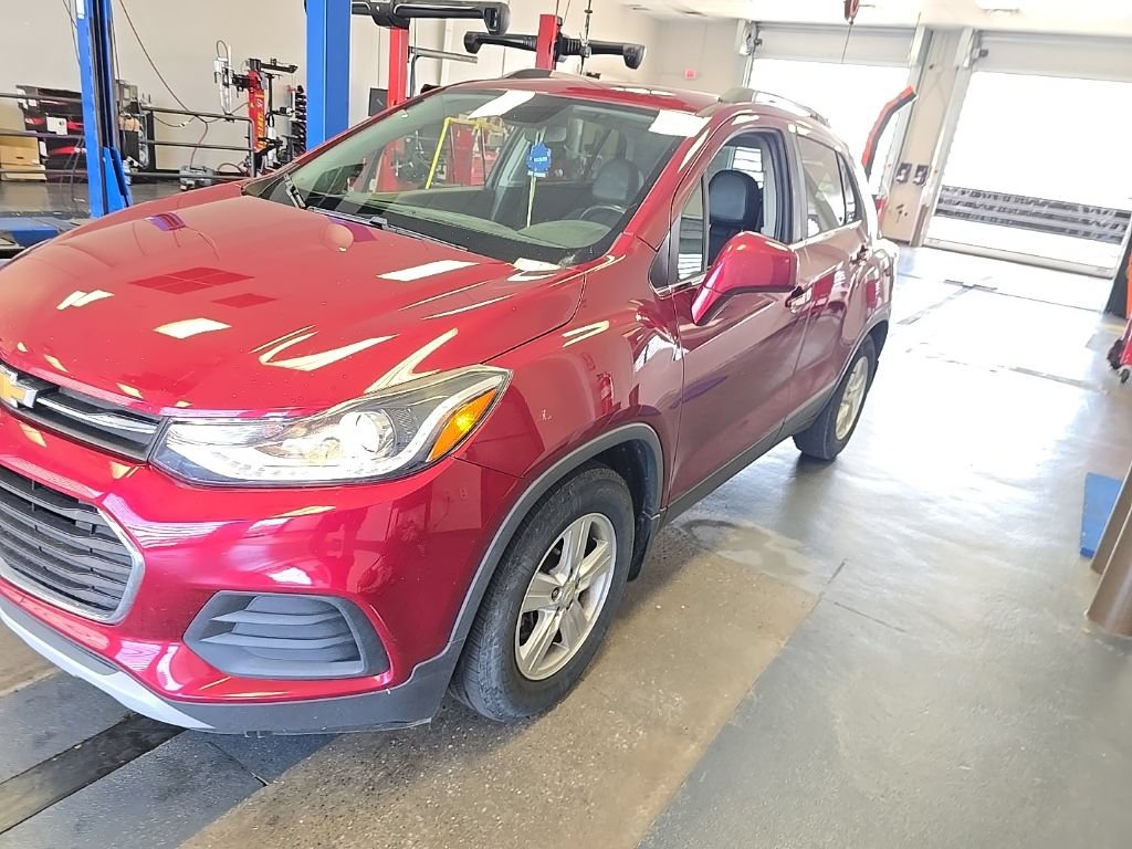 Used 2018 Chevrolet Trax LT w/ LT Convenience Package FWD image 2