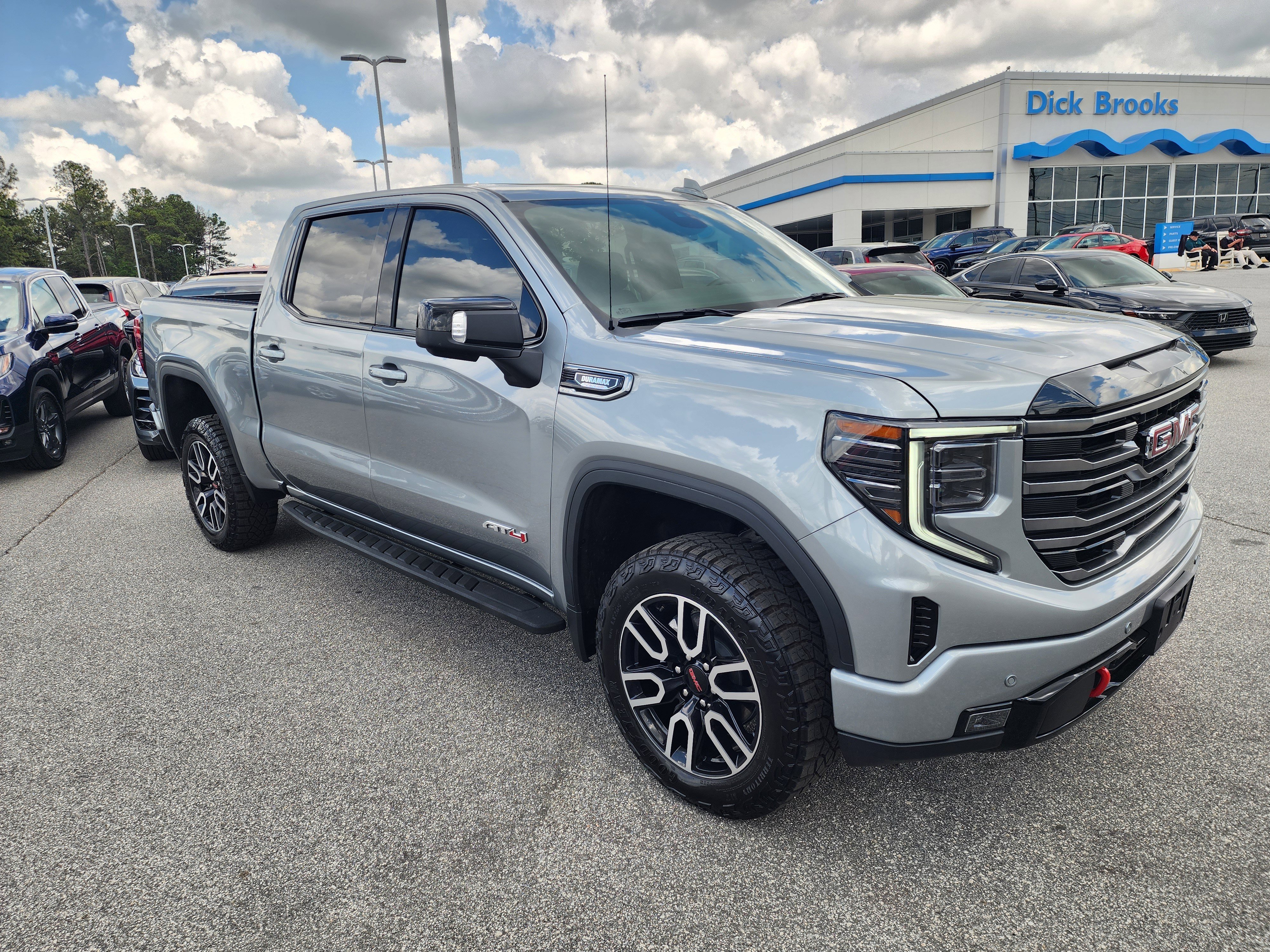 Used 2025 GMC Sierra 1500 AT4 w/ AT4 Premium Package image 2