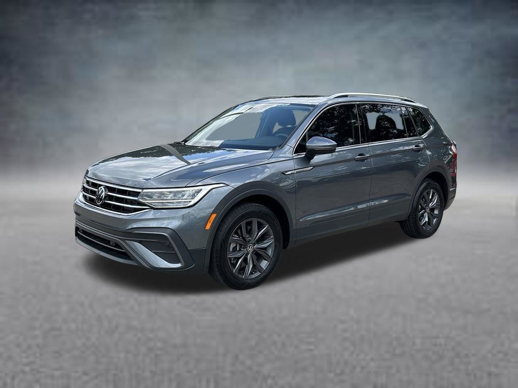 Certified 2023 Volkswagen Tiguan SE w/ Panoramic Sunroof Package FWD image 2