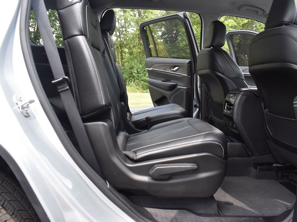 Used 2023 Jeep Grand Cherokee L Limited w/ Trailer Tow Group (B) image 25