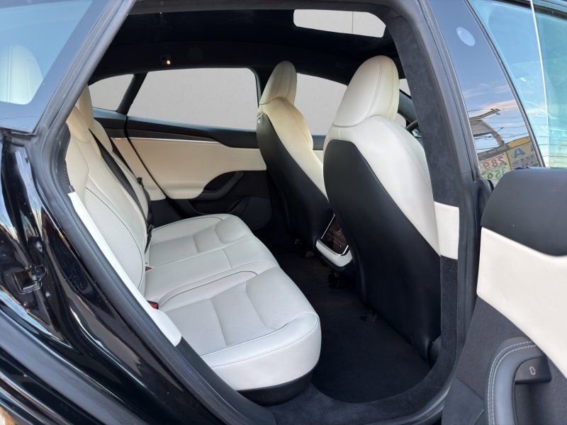 Used 2022 Tesla Model S Plaid image 12