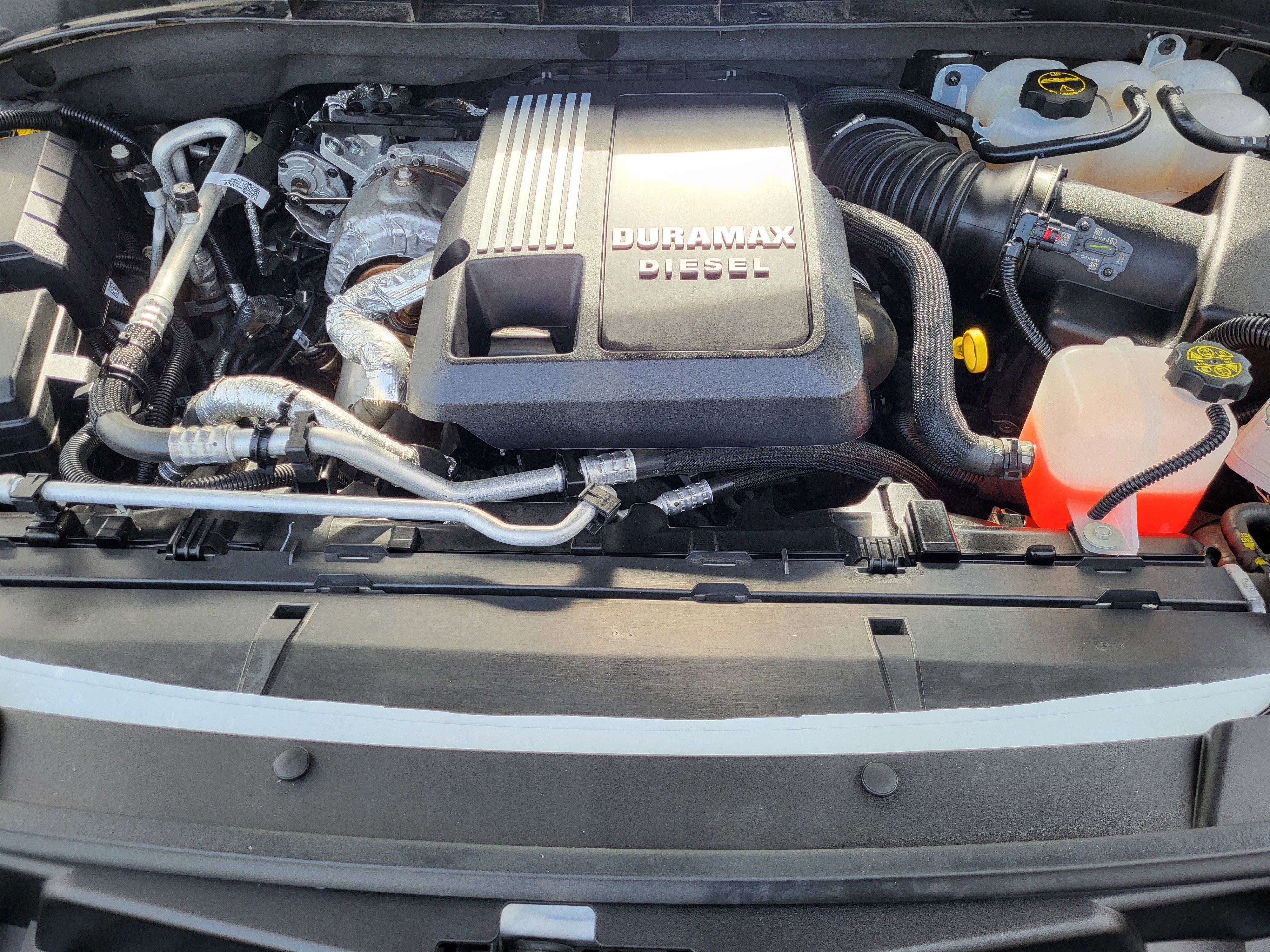 Used 2024 GMC Yukon SLT w/ SLT Luxury Package image 17