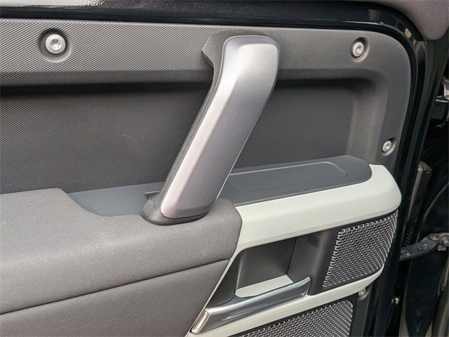 Used 2023 Land Rover Defender 110 X-Dynamic SE image 28