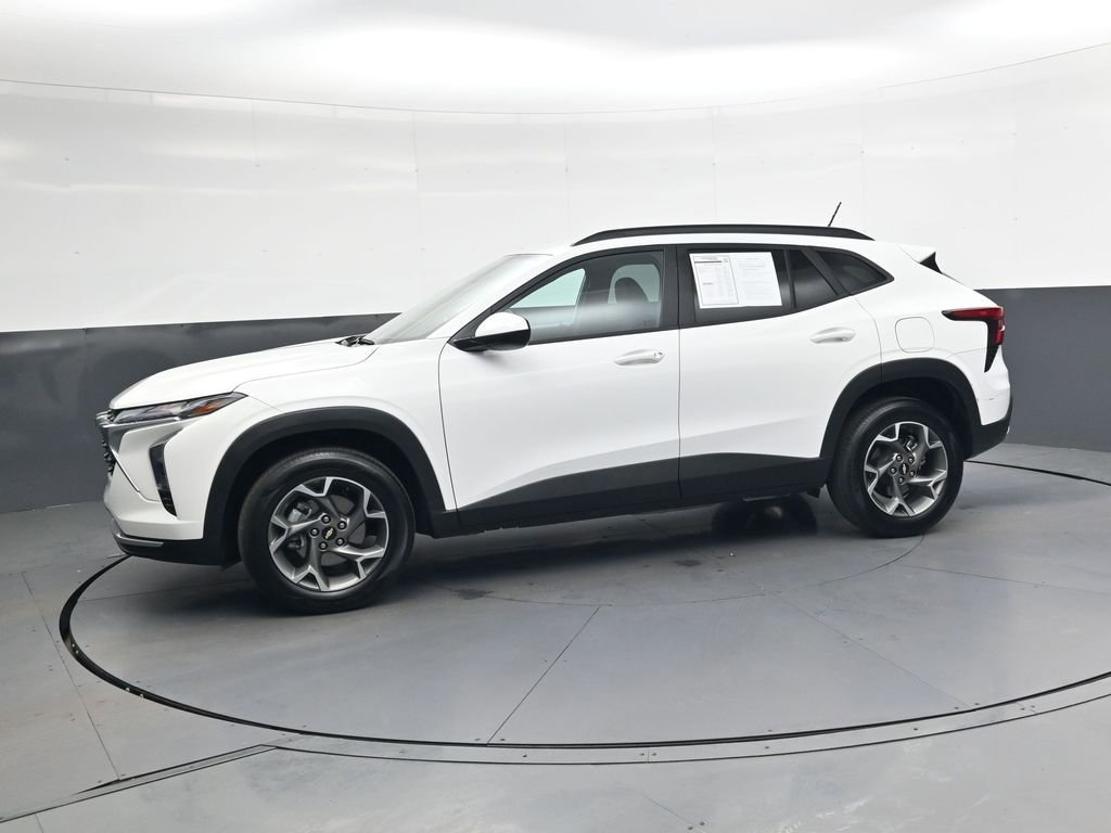 Used 2025 Chevrolet Trax LT image 8