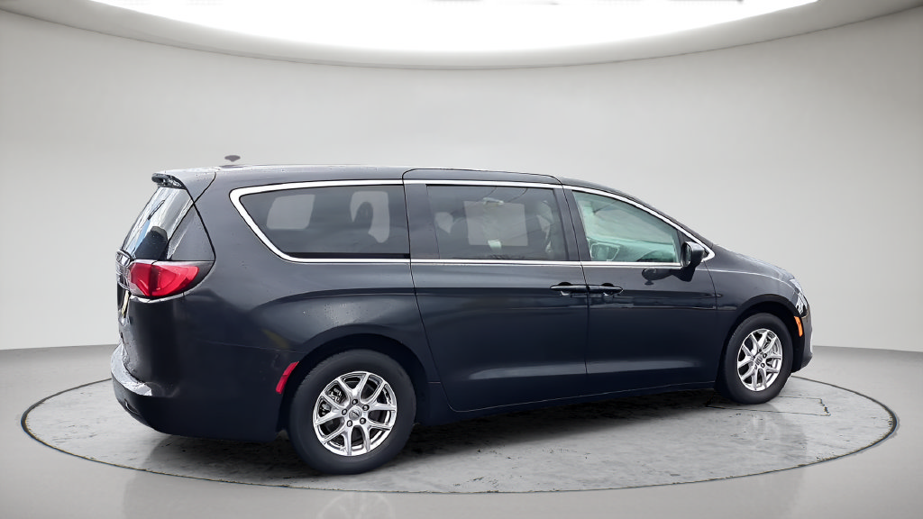 Used 2023 Chrysler Voyager LX FWD image 6