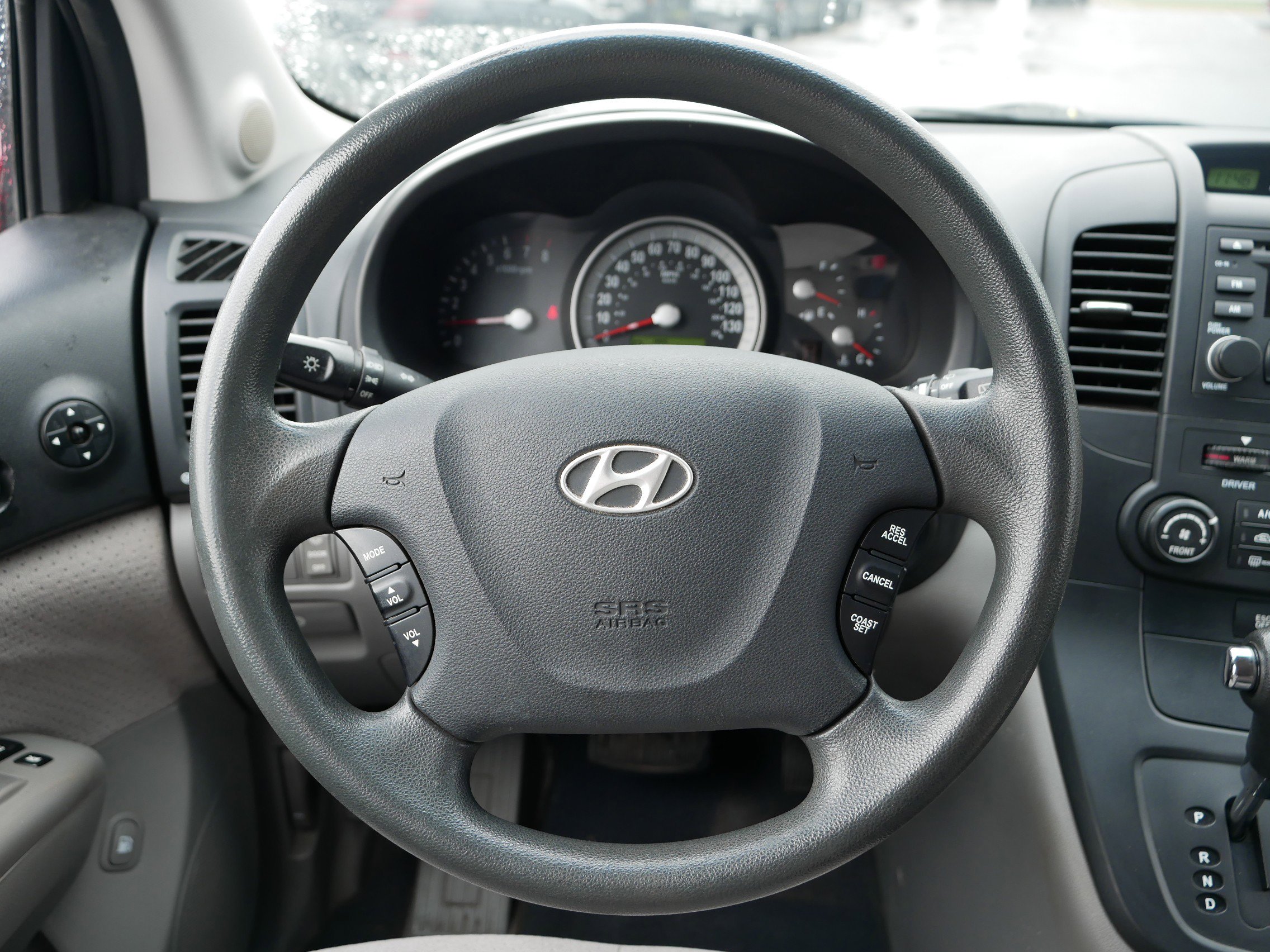 Used 2008 Hyundai Entourage image 16