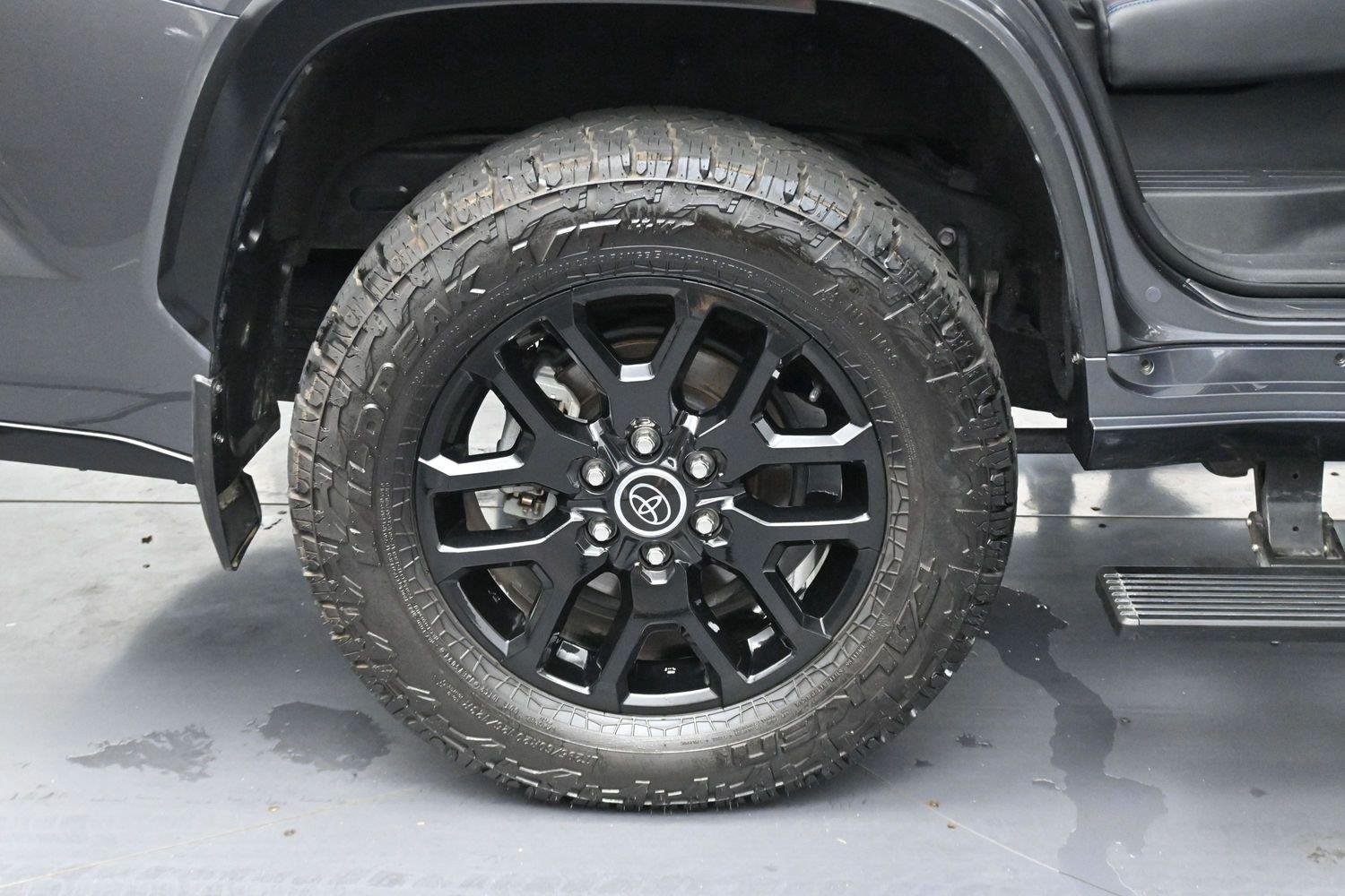Used 2023 Toyota Sequoia Platinum AWD/4WD image 45