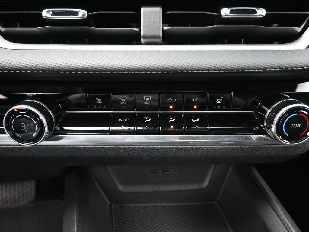 Used 2025 Chevrolet Equinox LT image 9