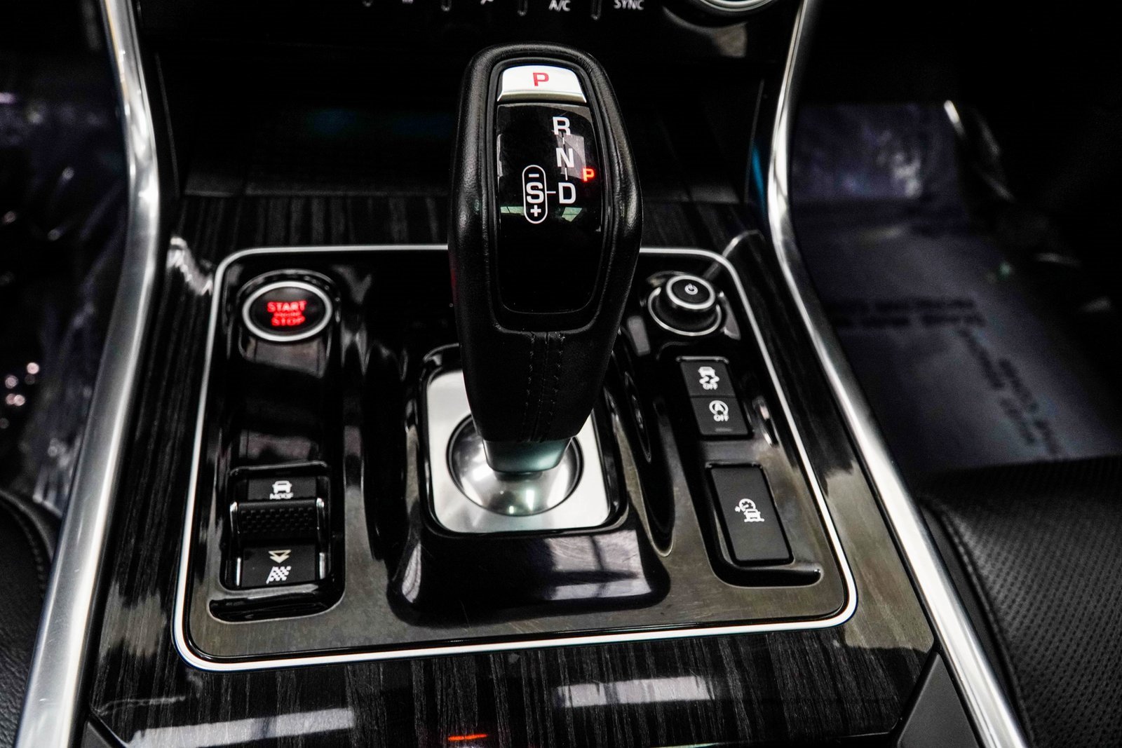 Used 2020 Jaguar XE S image 17