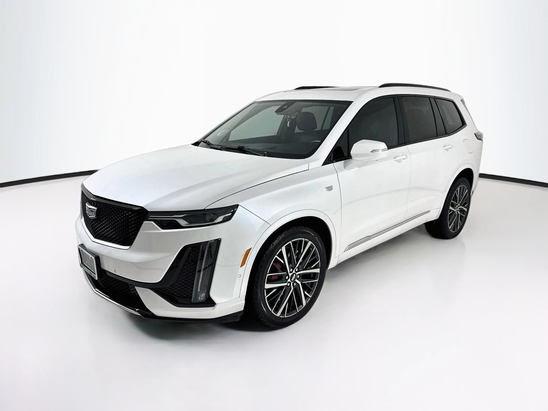 Used 2023 Cadillac XT6 Sport w/ Technology Package AWD/4WD image 3