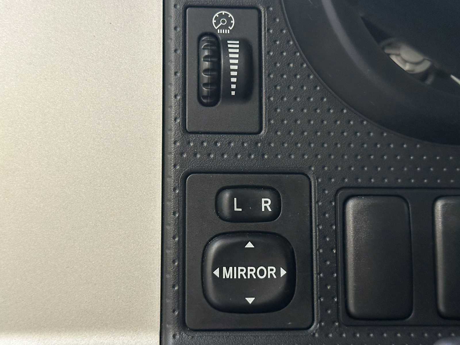 Used 2007 Toyota FJ Cruiser 4WD image 18