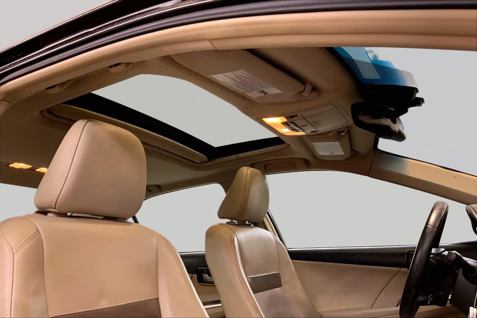 Used 2012 Toyota Camry XLE w/ Leather Pkg FWD image 13