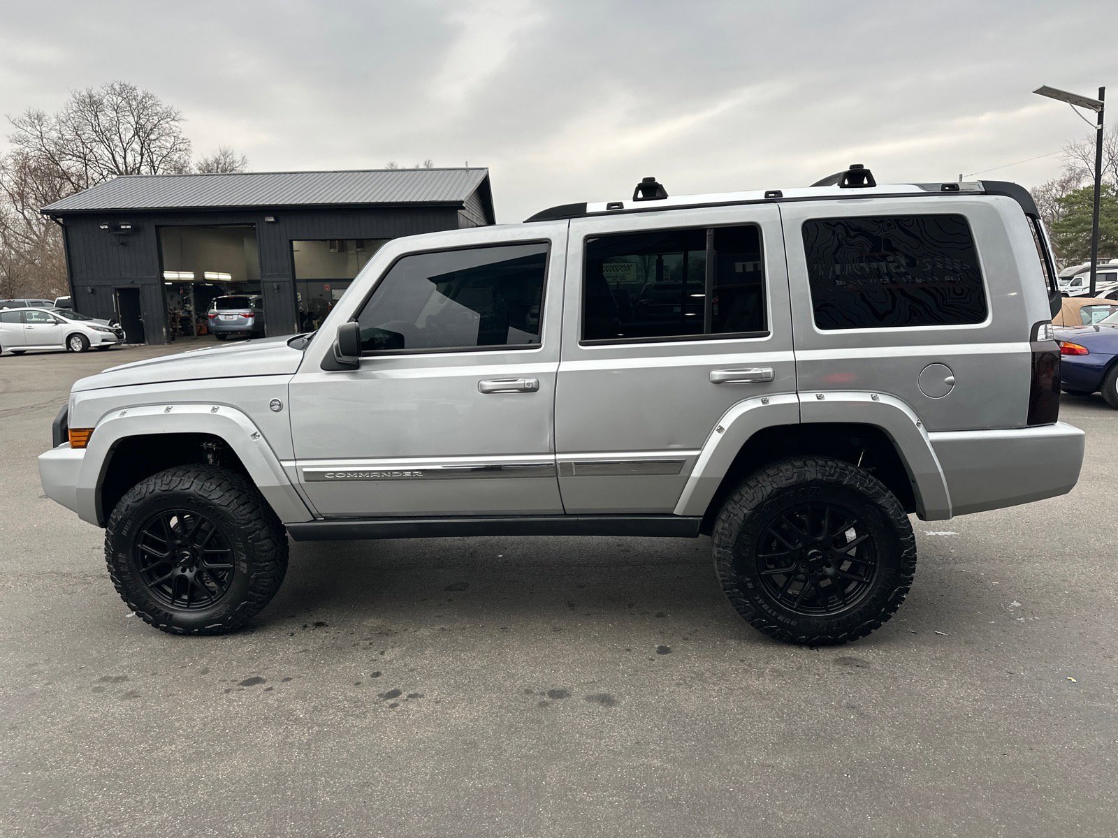 Used 2006 Jeep Commander Limited image 11