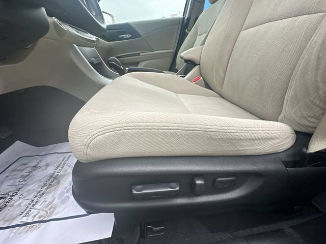 Used 2015 Honda Accord EX image 16