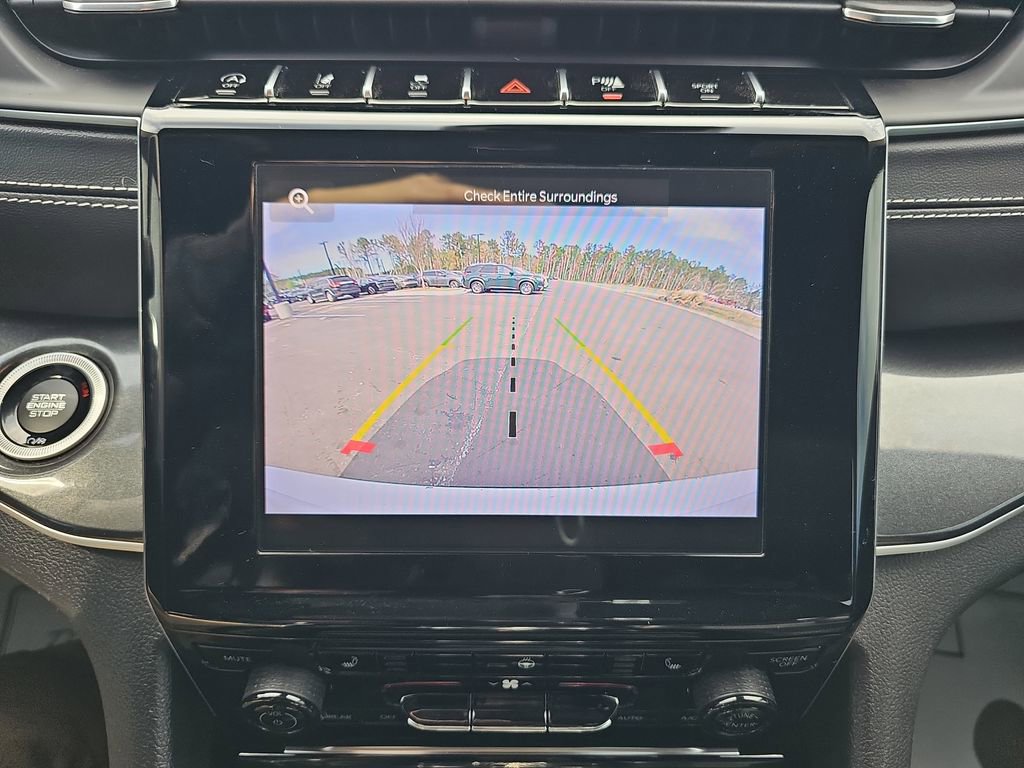 Used 2023 Jeep Grand Cherokee L Laredo image 27