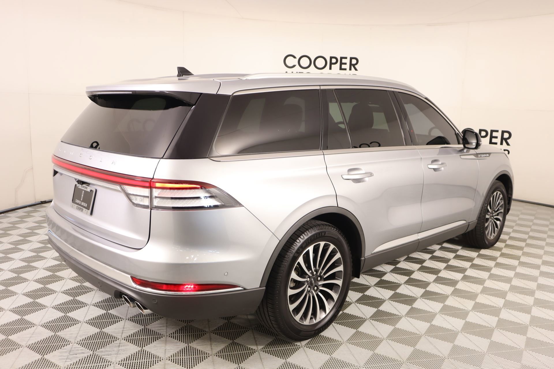 Used 2021 Lincoln Aviator Reserve w/ Equipment Group 201A AWD/4WD image 23