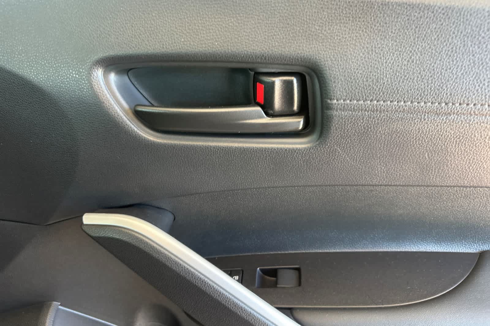 Used 2025 Toyota Corolla Cross AWD Hybrid image 19