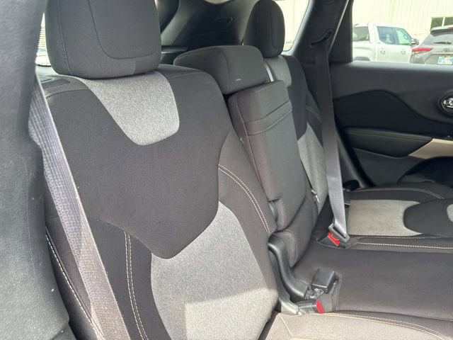 Used 2017 Jeep Cherokee Sport image 16