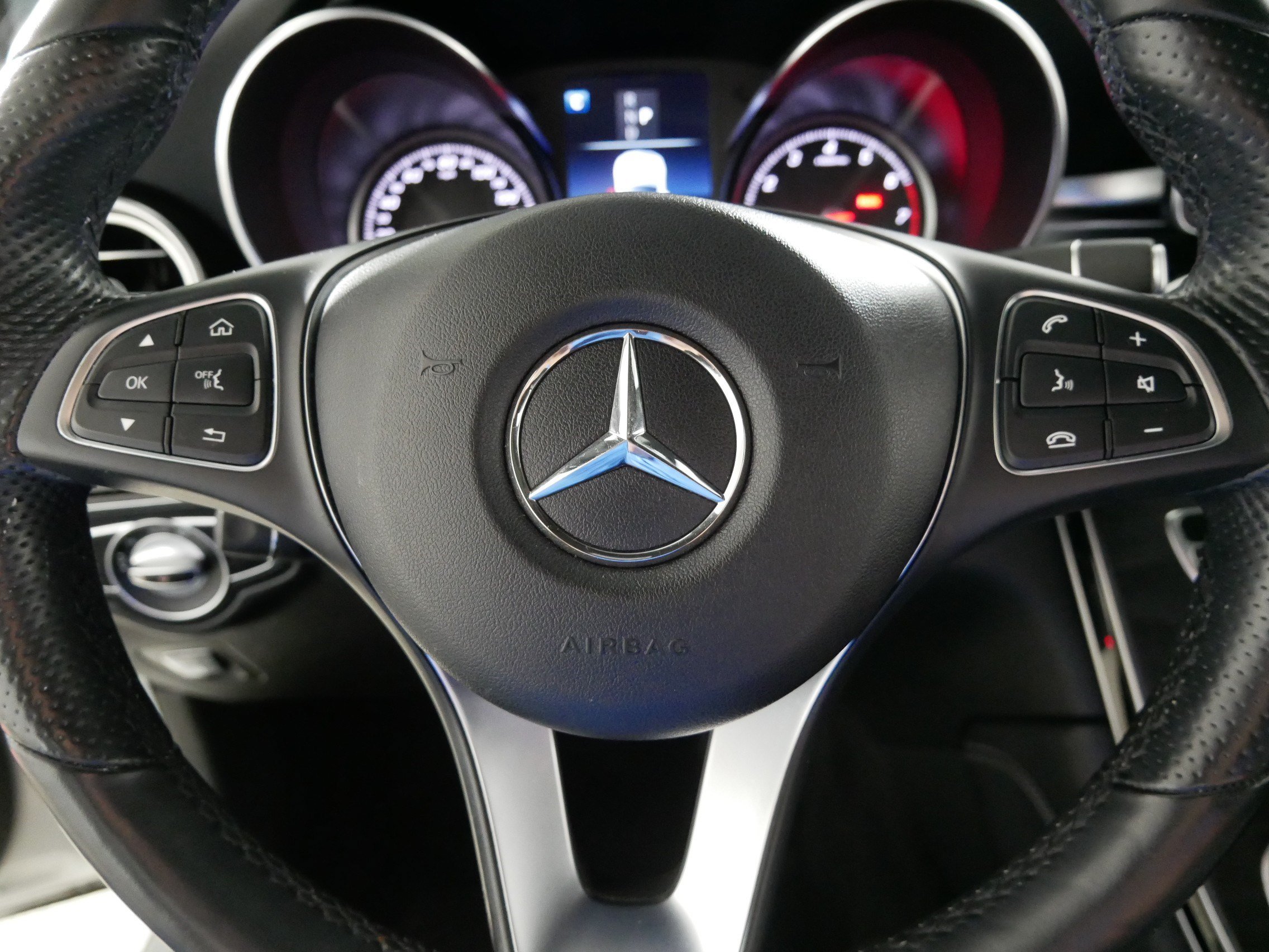 Used 2018 Mercedes-Benz GLC 300 4MATIC image 25