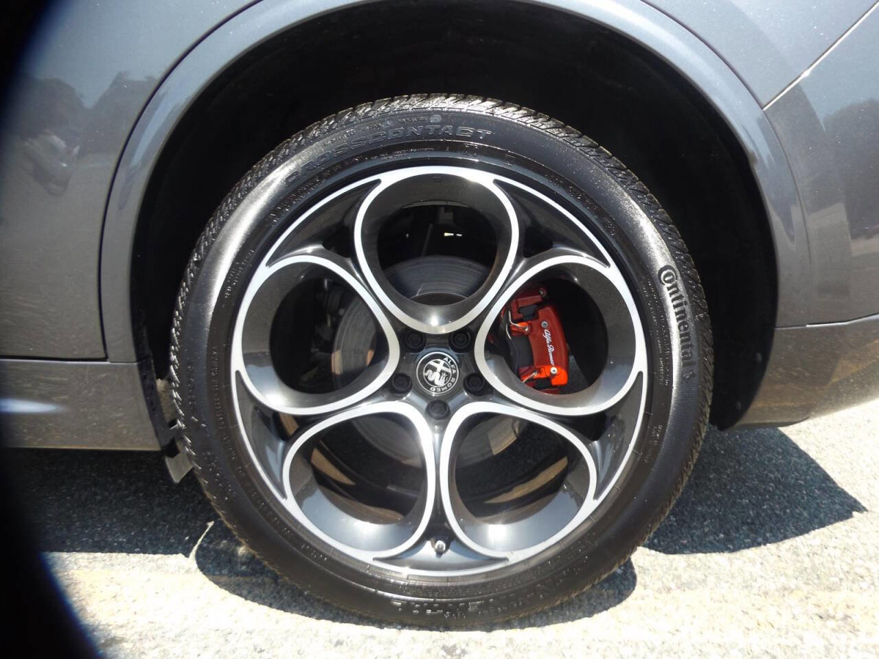 Used 2023 Alfa Romeo Stelvio Ti image 24