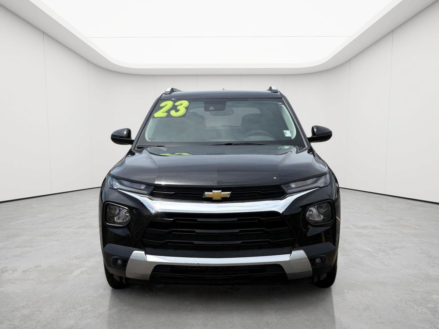 Used 2023 Chevrolet TrailBlazer LT w/ Convenience Package AWD/4WD image 2