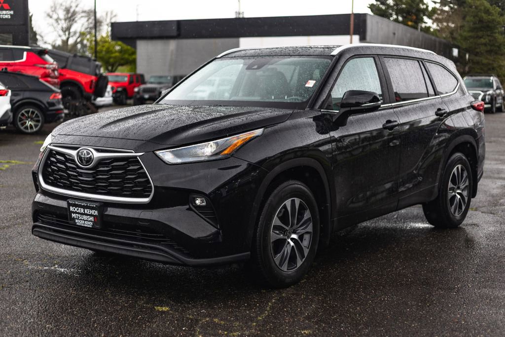 Used 2023 Toyota Highlander XLE image 6