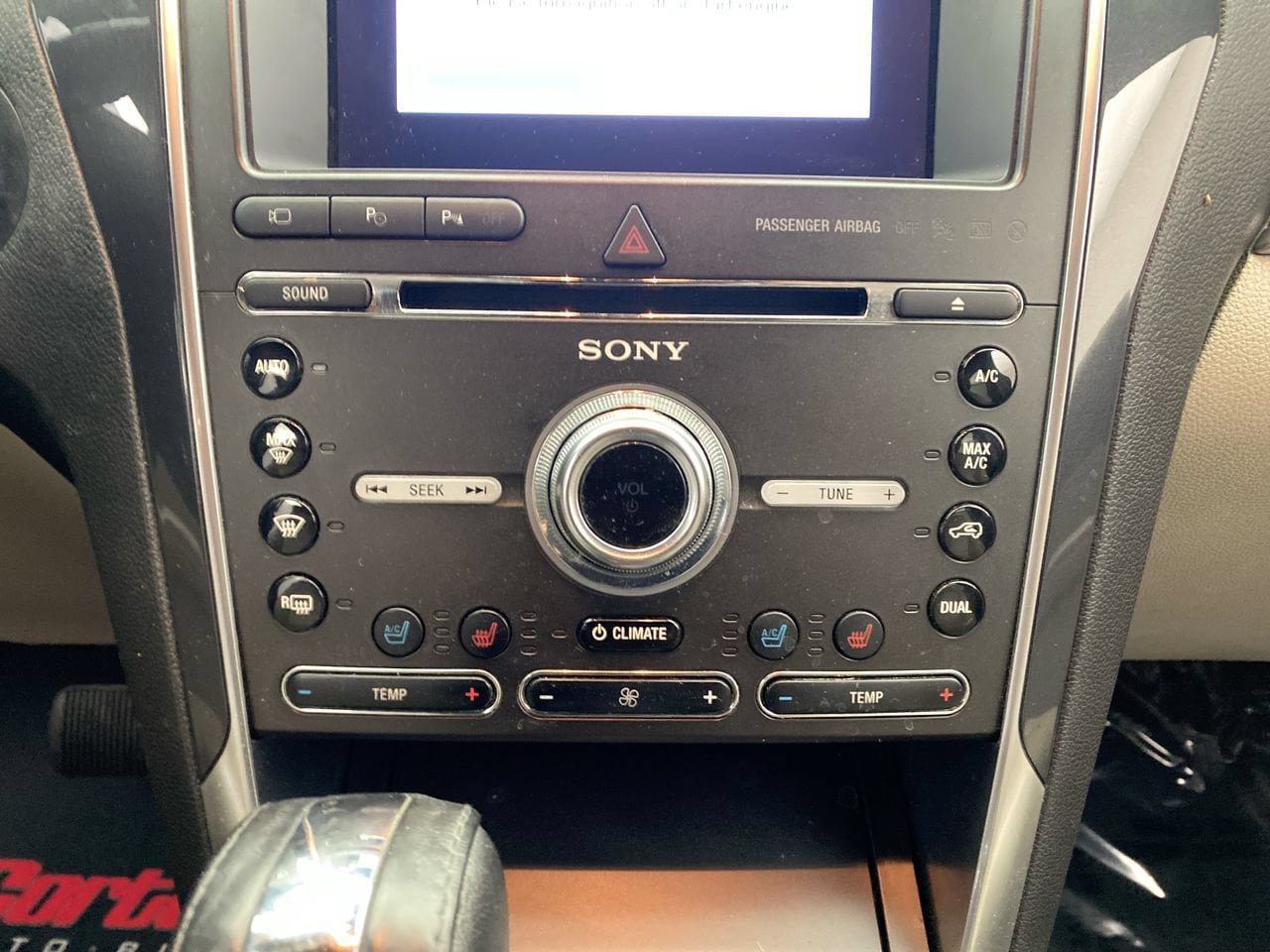 Used 2018 Ford Explorer Limited w/ Equipment Group 301A AWD/4WD image 22