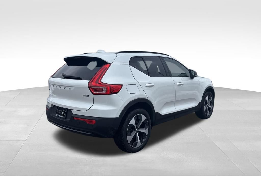 Certified 2026 Volvo XC40 B5 Plus w/ Protection Package Premier image 37