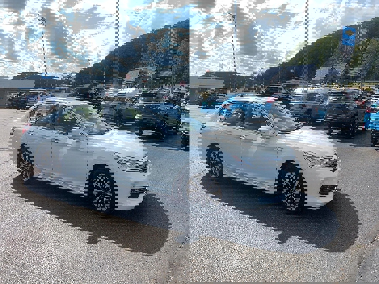 Used 2017 Honda Accord Touring image 1