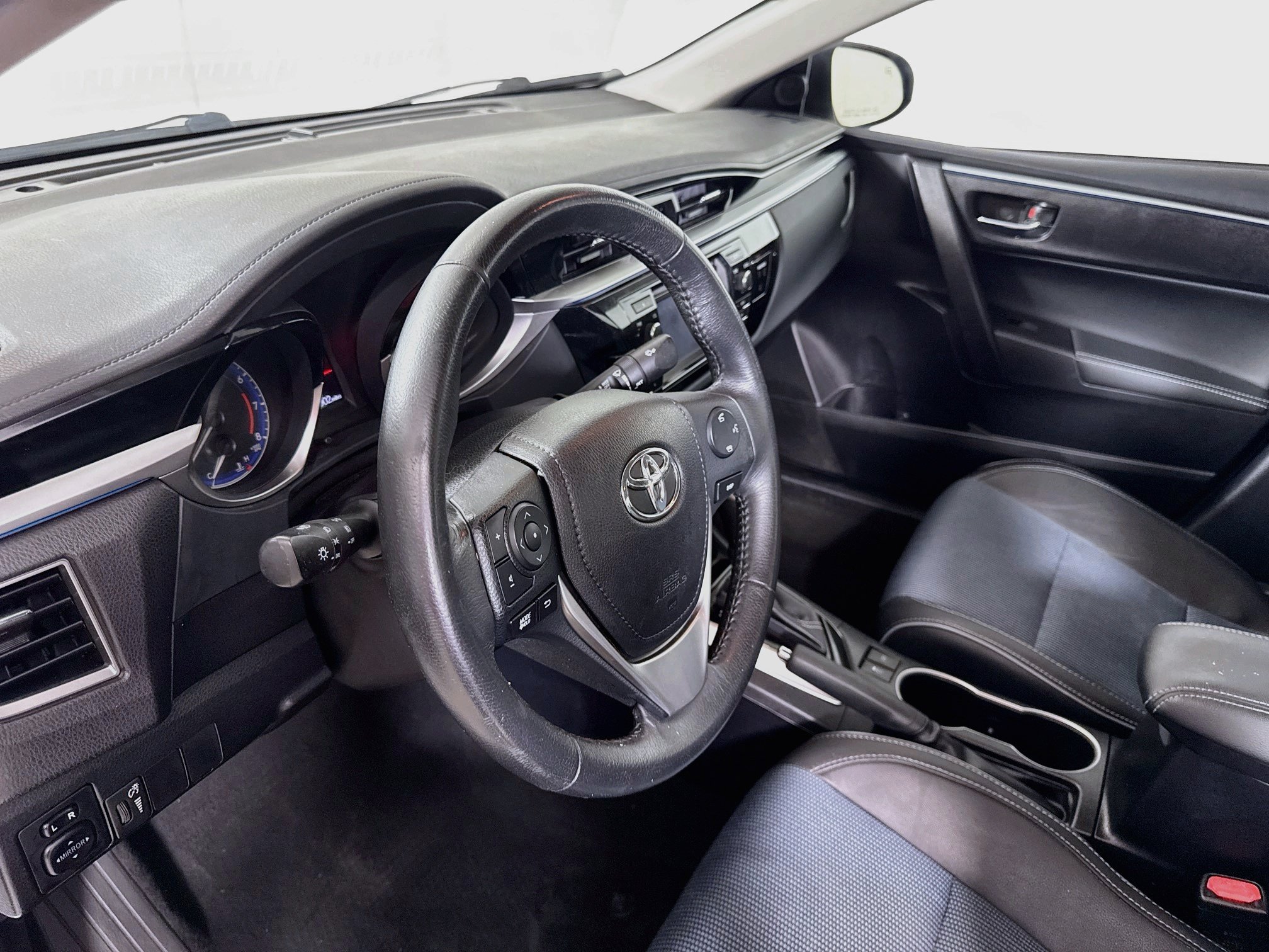 Used 2015 Toyota Corolla S FWD image 9