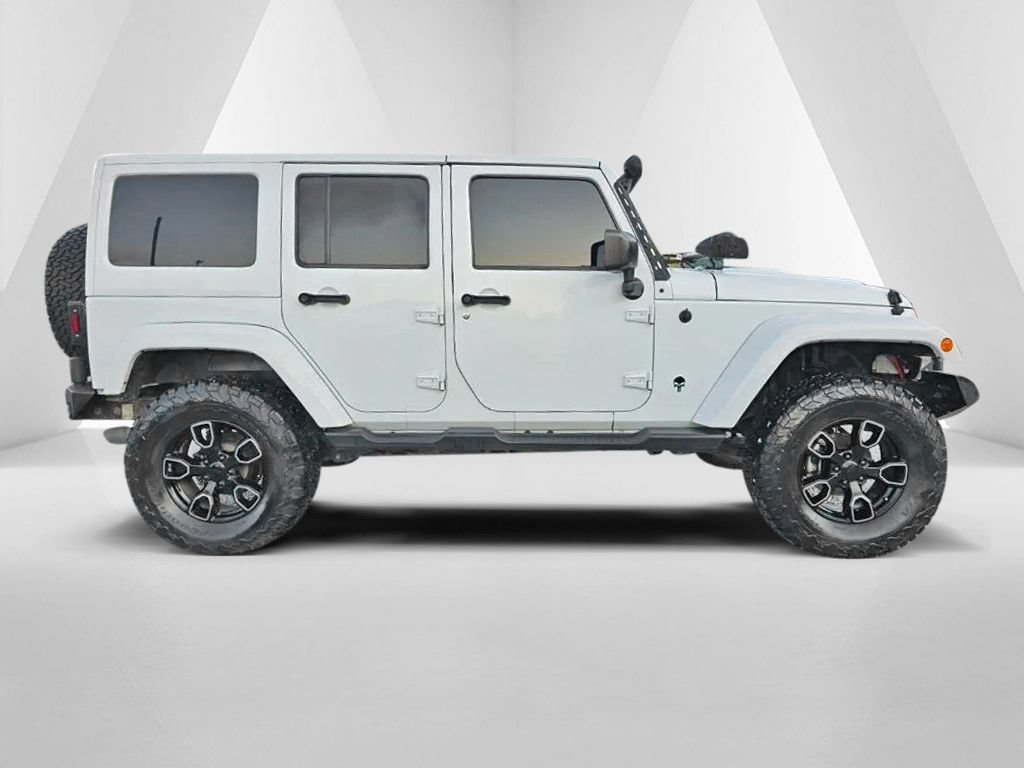 Used 2017 Jeep Wrangler Unlimited Sahara AWD/4WD image 4