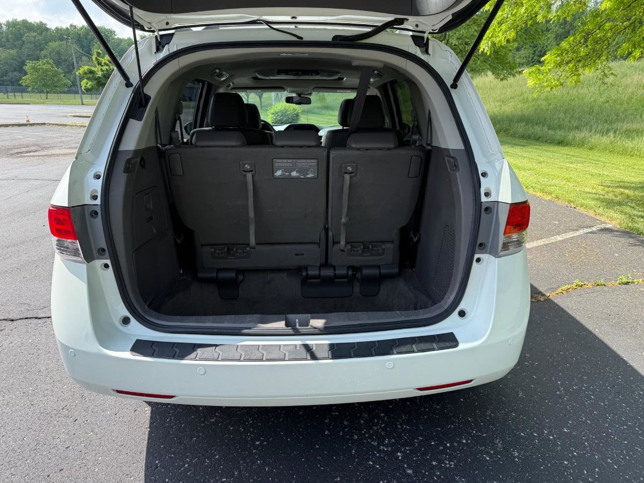 Used 2014 Honda Odyssey Touring Elite image 14