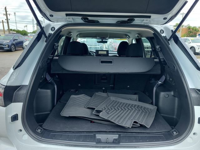 Used 2025 Mitsubishi Outlander ES FWD image 10