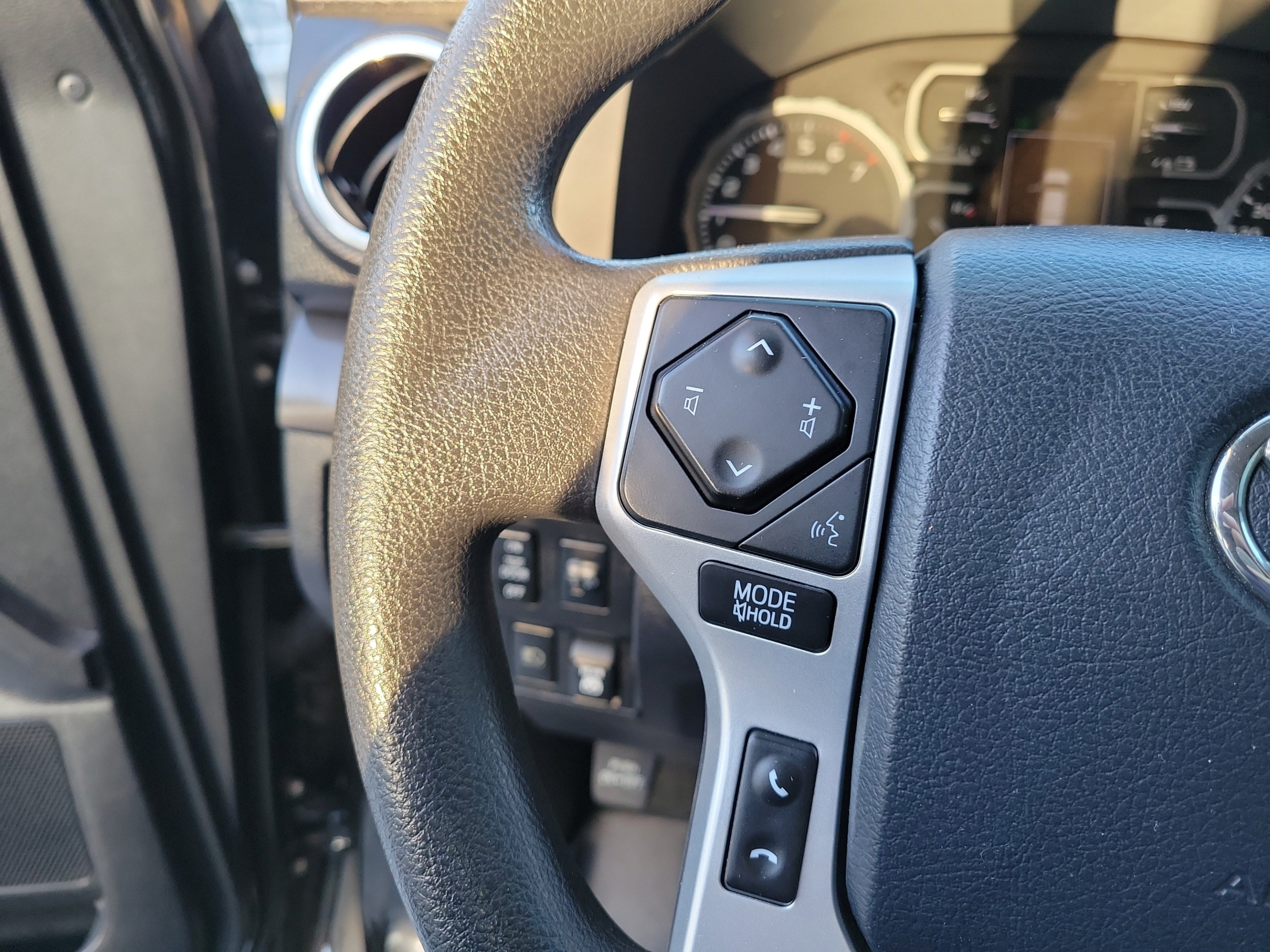 Used 2020 Toyota Tundra SR5 w/ SR5 Upgrade Package RWD image 25