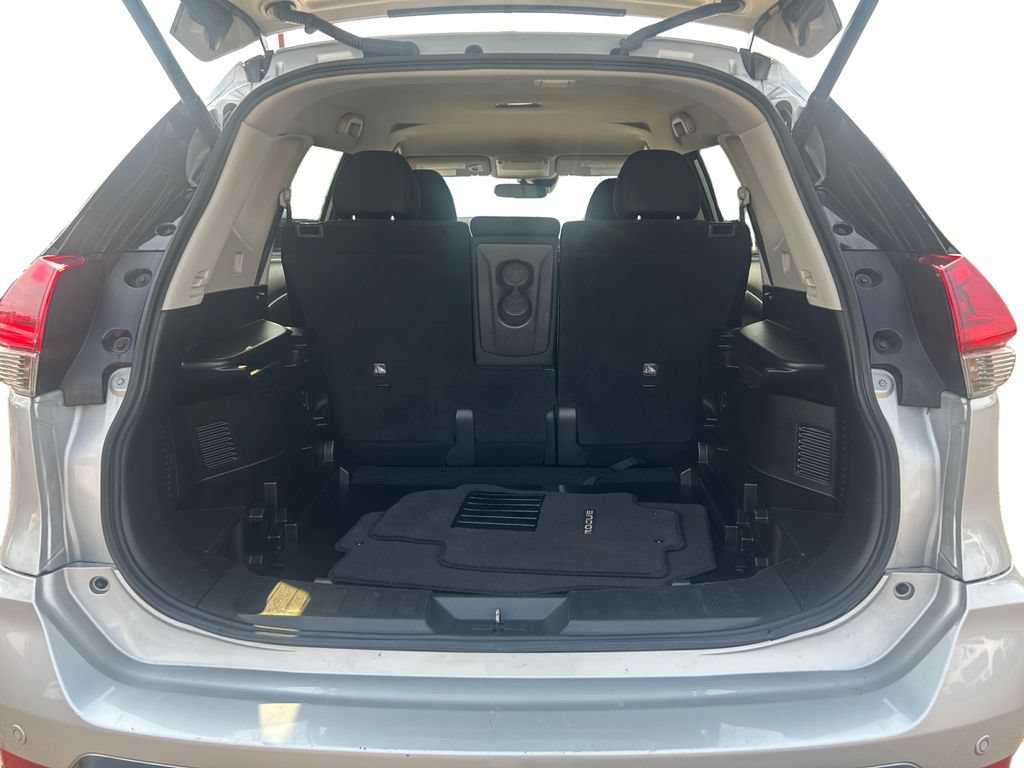 Used 2019 Nissan Rogue SV AWD/4WD image 17