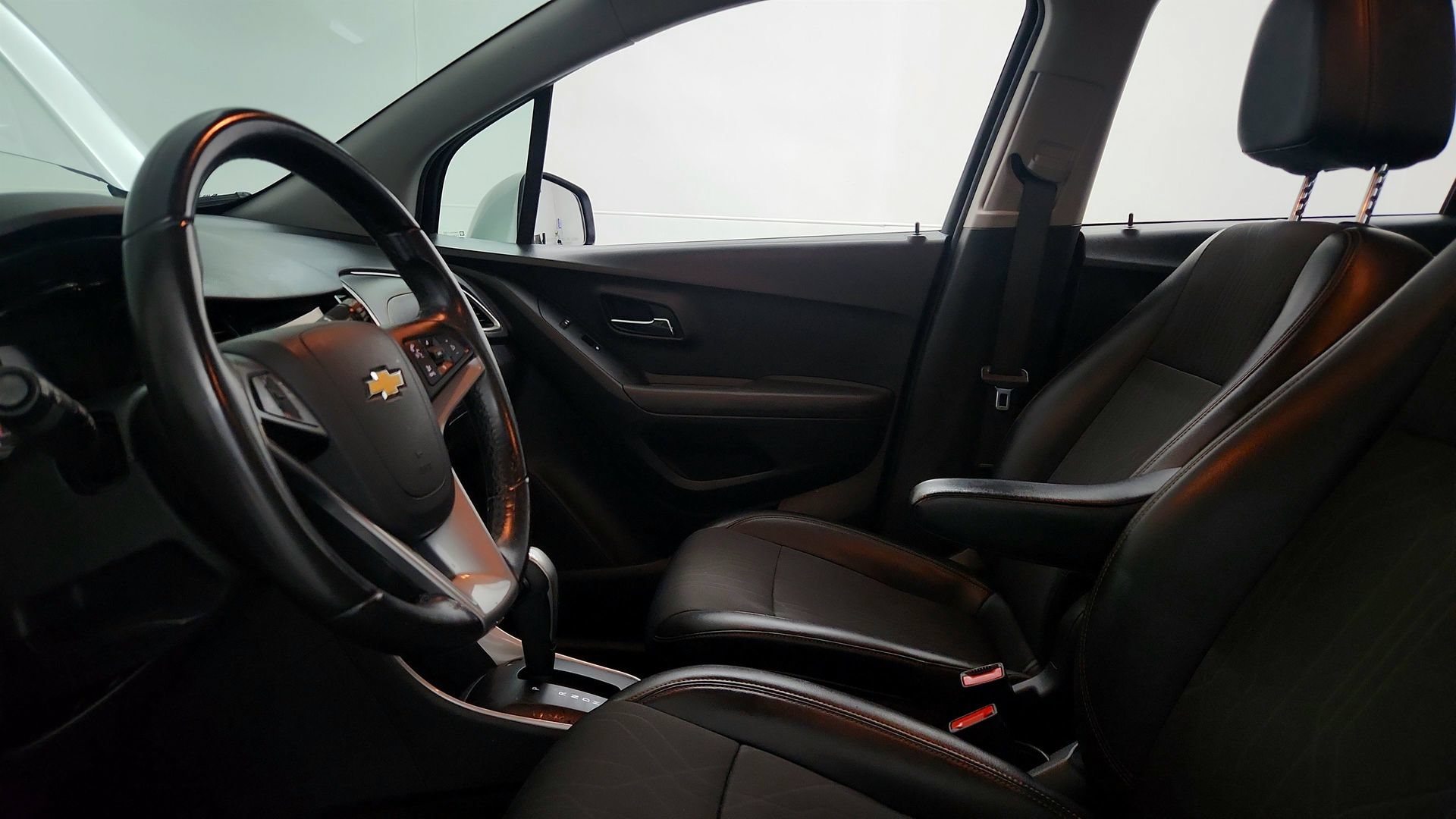 Certified 2019 Chevrolet Trax LT w/ LT Convenience Package AWD/4WD image 17