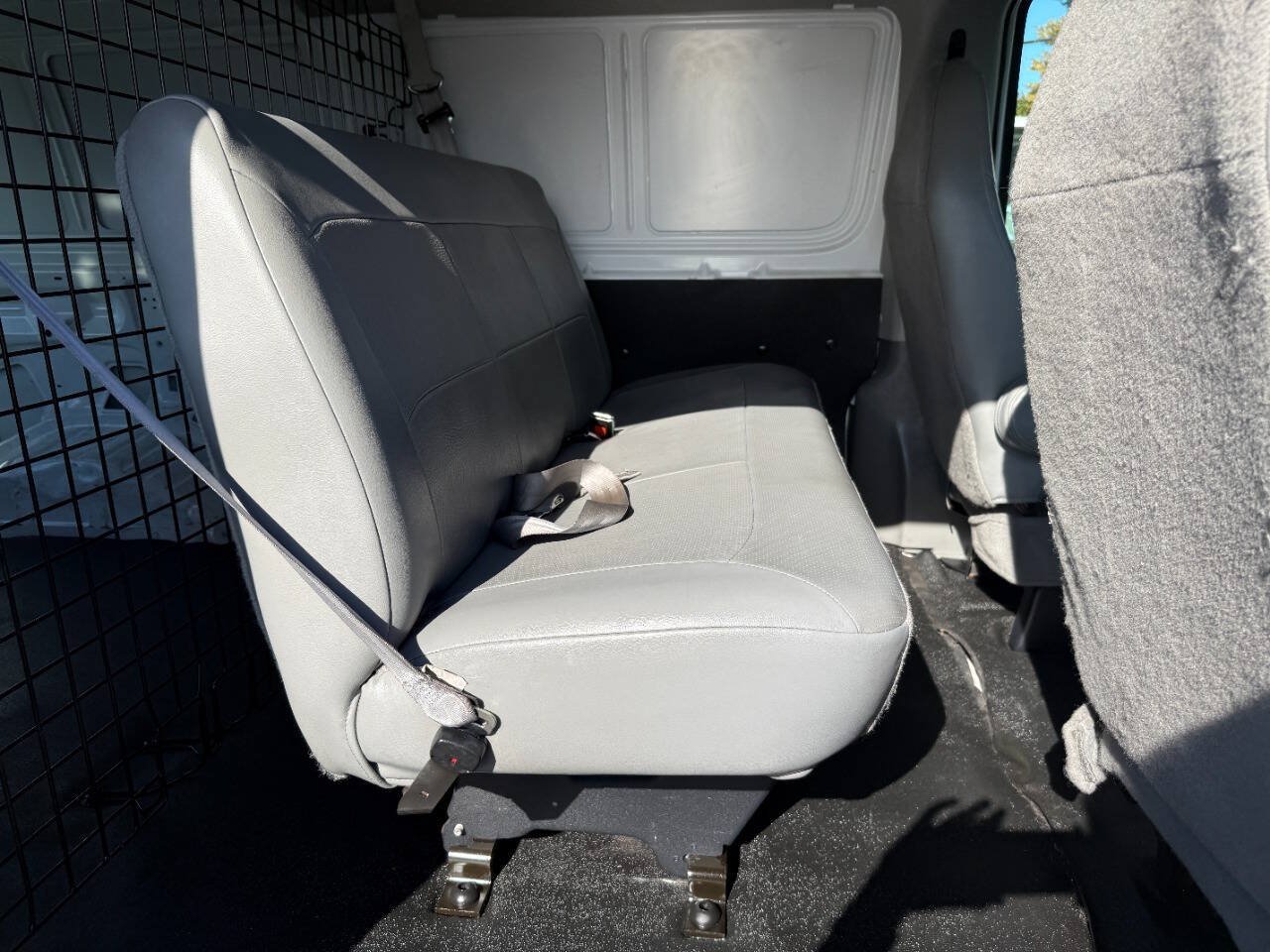 Used 2006 Ford E-350 and Econoline 350 Super Duty RWD image 13